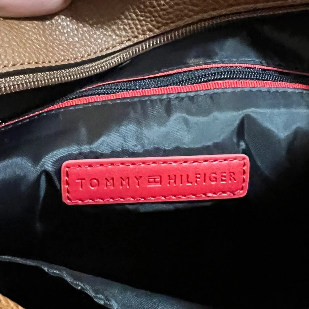 Tommy Hilfiger NWOT Cognac solid satchel bag - Picture 9 of 9